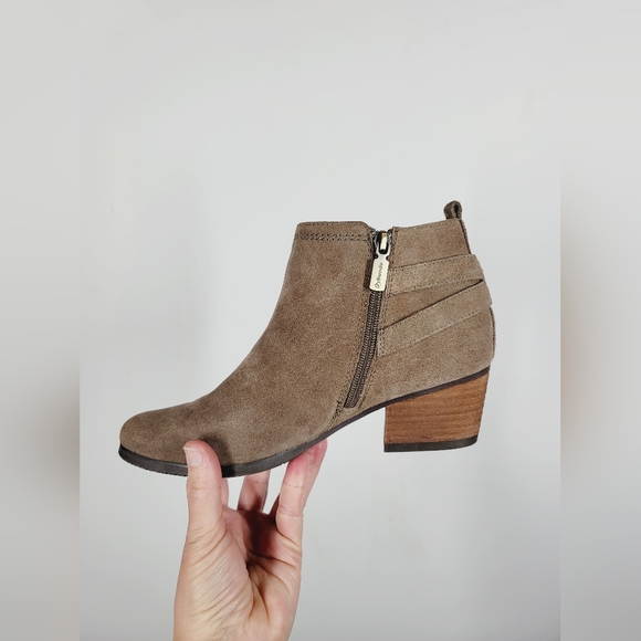 Blondo Brown Ankle Booties with Buckle Detail, Size 8M - Picture 3 of 5